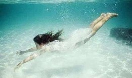 游泳队吃瓜爆料最新一期,揭秘最新一期吃瓜爆料背后的真相